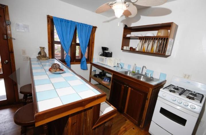 ווסט אנד Sea Breeze Inn מראה חיצוני תמונה