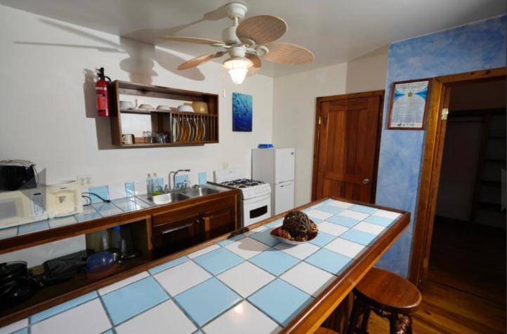 ווסט אנד Sea Breeze Inn מראה חיצוני תמונה