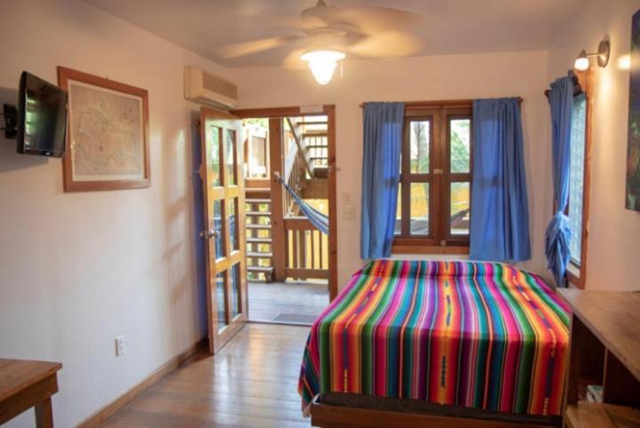 ווסט אנד Sea Breeze Inn מראה חיצוני תמונה