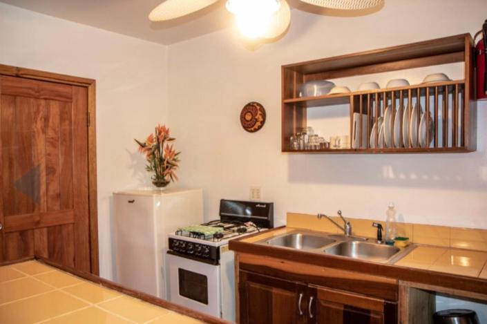 ווסט אנד Sea Breeze Inn מראה חיצוני תמונה