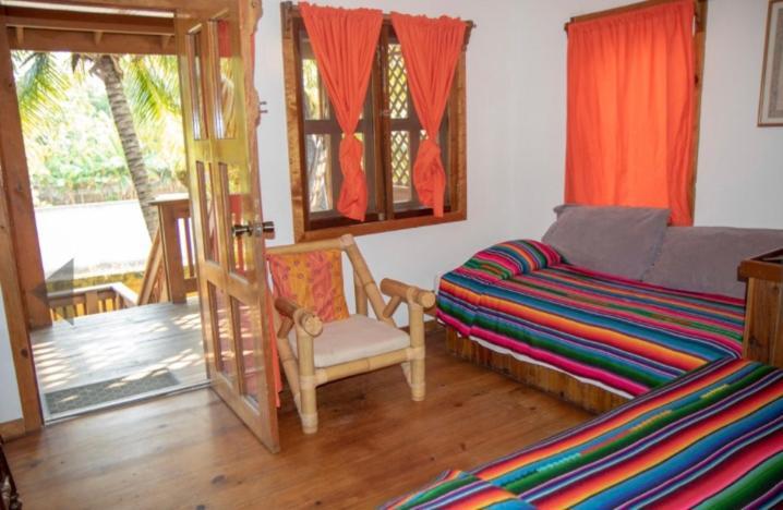 ווסט אנד Sea Breeze Inn מראה חיצוני תמונה