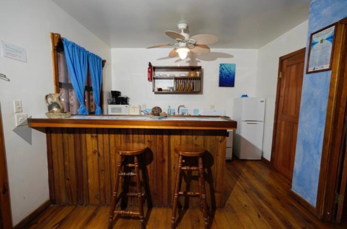 ווסט אנד Sea Breeze Inn מראה חיצוני תמונה